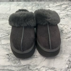 Ugg Slippers Gray Womens Size 7